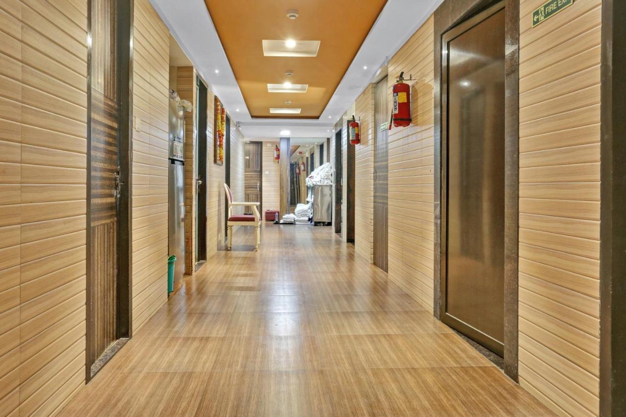 Oyo Flagship 83475 Hotel Starlight Mumbai