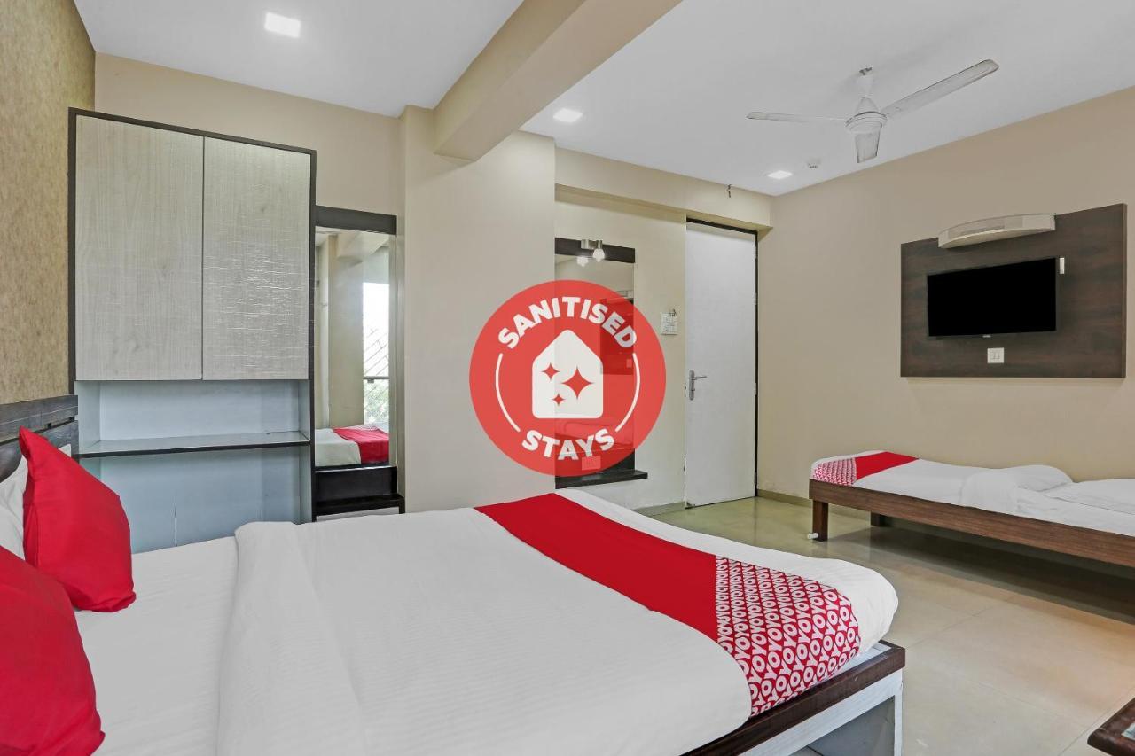 Oyo Flagship 83475 Hotel Starlight Hotel 3*